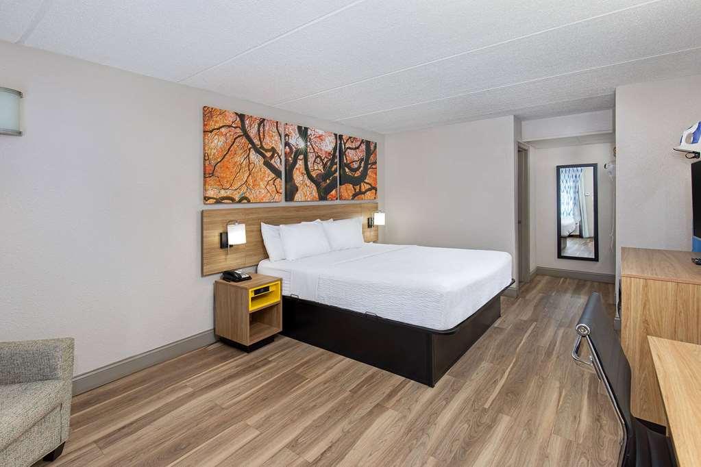 Days Inn By Wyndham Knoxville North Powell Room photo