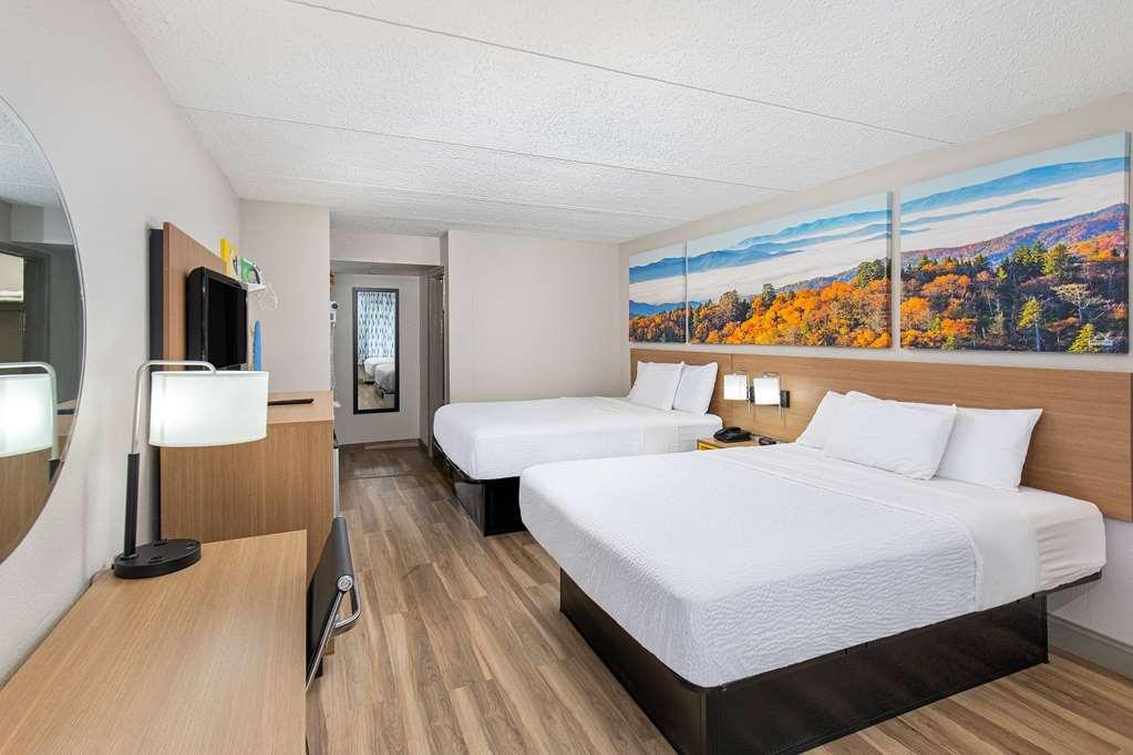 Days Inn By Wyndham Knoxville North Powell Room photo